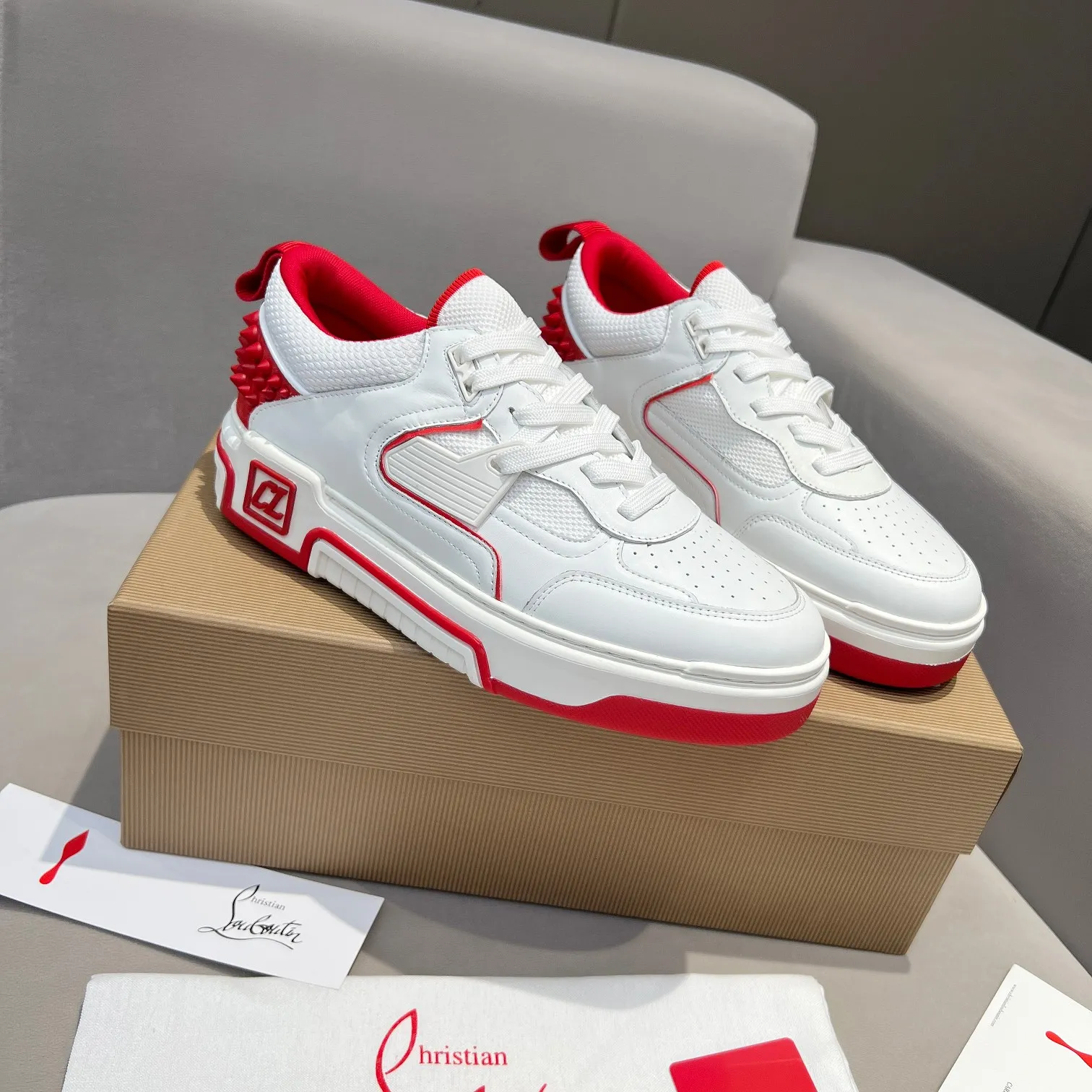 Men's shoes 💰700 🌹🌹🌹̋ Wang Junkai Yang Mi Xu Kai Zhang Jingyi Ding Chengxin Chen Muchi Wang Ziyi Same style Christian Louboutin 2024 [New product] ASTROLOUBI unisex thick-soled sports shoes red-soled shoes perfectly integrate fashion and sports, The fabrics are made of luxurious calfskin, soft suede, smooth satin and laminated leather, and the back is decorated with classic rivets. The interior is blended with a knitted tongue for added durability, breathability and quick-drying comfort. The outsole is made of a combination of EVA foam and imported rubber, and the colorful CL iconic letters on the side of the outsole show the brand's unique style. It is a ceiling-level comfortable skate shoe! ! ! Available in multiple colors, women’s sizes 35–40, men’s sizes 39–45